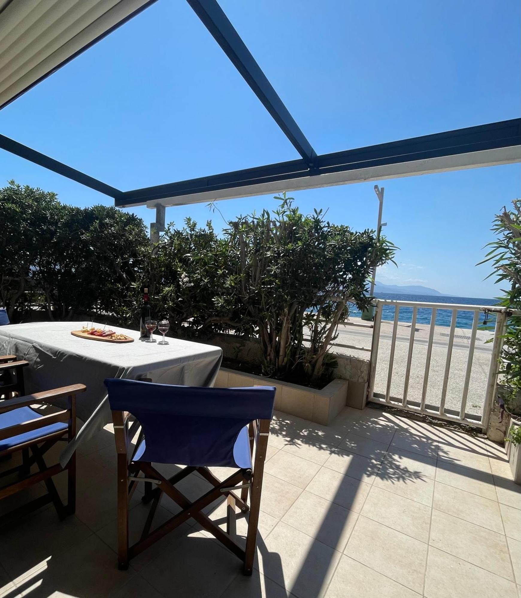 Sea La Vie - Beachfront Retreat Loutráki Buitenkant foto